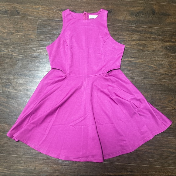 Dresses & Skirts - NWOT MAGENTA MULBERRY SIDE CUT OUT DRESS
